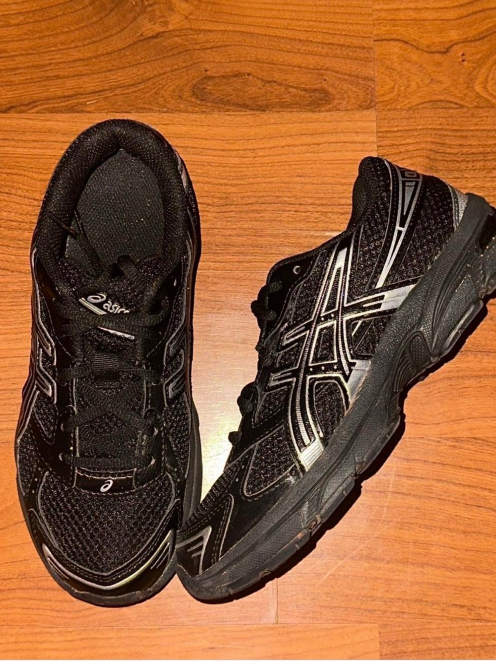 ASICS ‘black pure silver ‘Athletic Running Shoes with Silver Accents